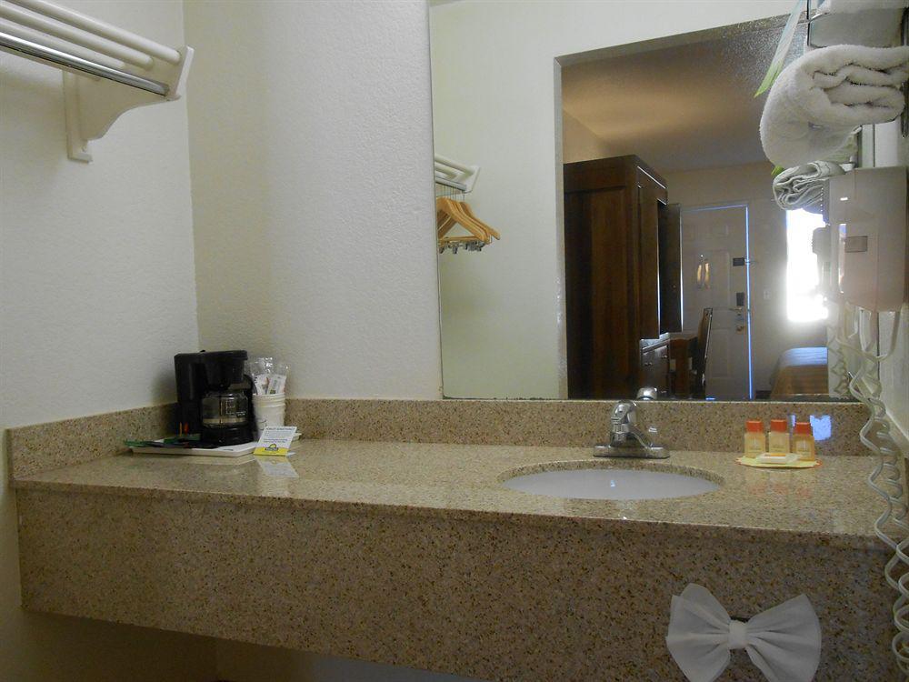 Rodeway Inn Phoenix North I-17 Экстерьер фото